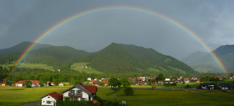 Haus mit Regenbogen